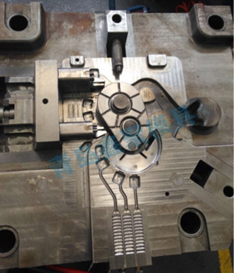 發動機(jī)箱體(tǐ)